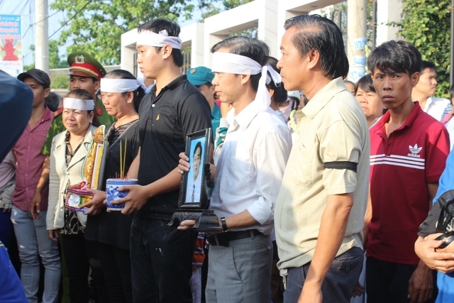 Hàng nghìn người đưa tiễn đám tang thảm án tại Bình Phước
